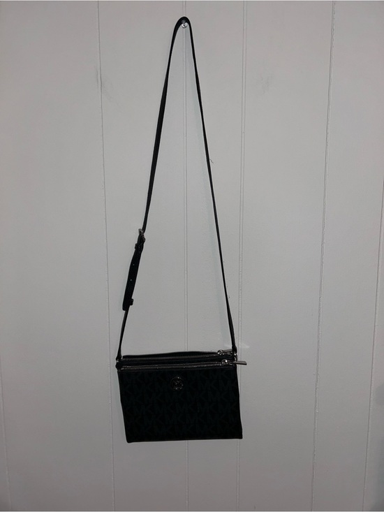 Michael Kors Handbags - Michael Kors black crossbody purse